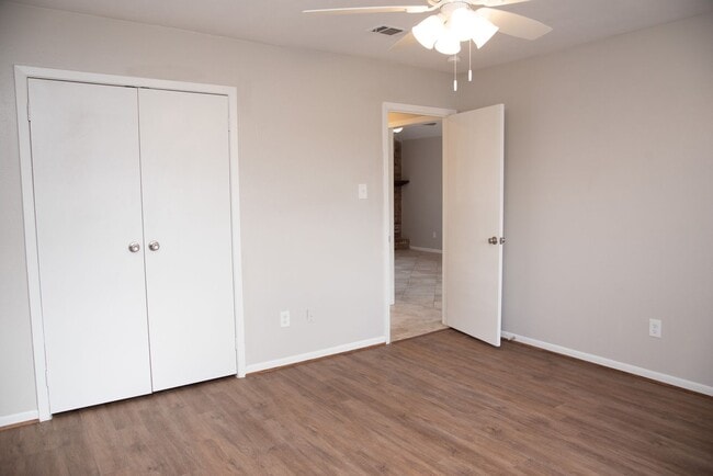 Building Photo - 814SS