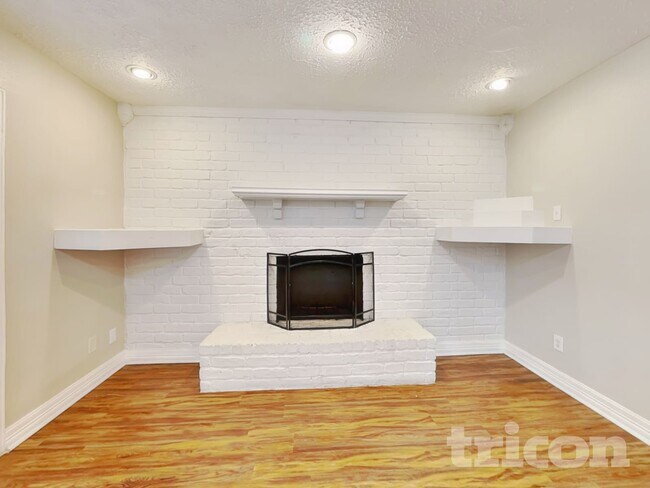 Foto del edificio - 4238 Burkegate Dr