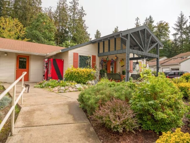 Building Photo - Welcome Home to Stone Creek Apartments at Oregon City!