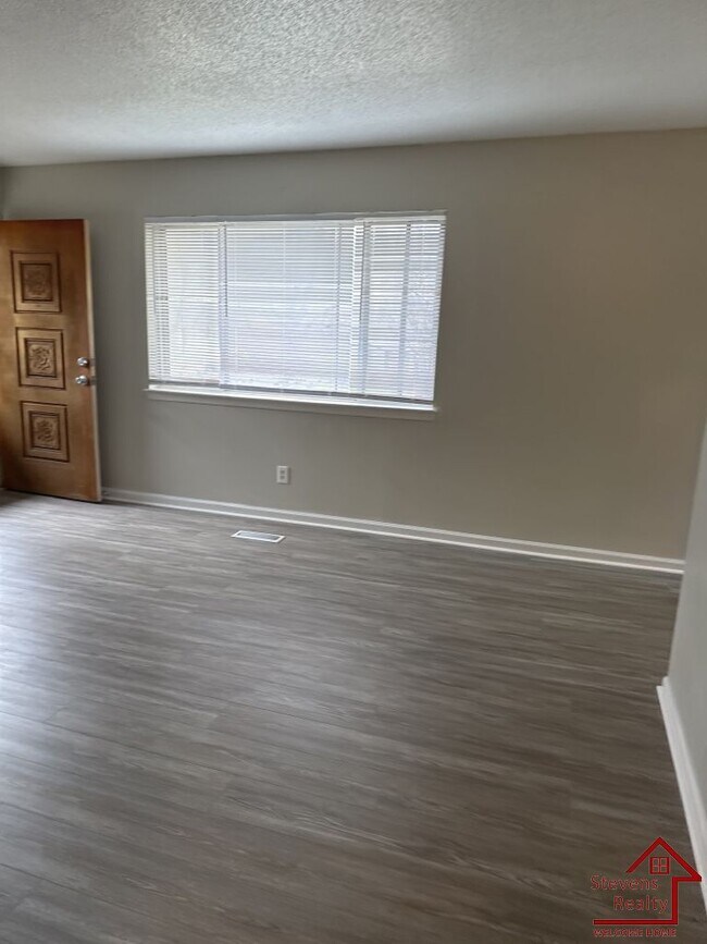 Foto del edificio - 7131 Holland Ln
