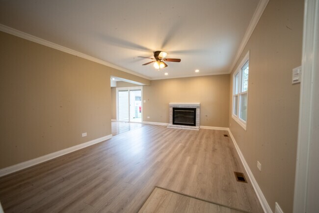 Foto del edificio - 9330 Waterford Ln