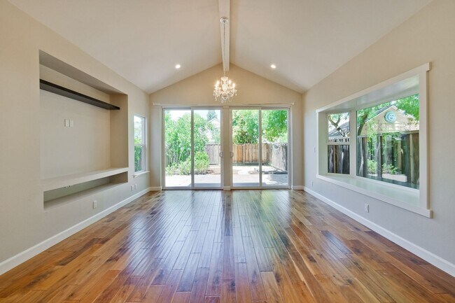 Building Photo - Beautiful 3BR 3BA Home in Mountain View