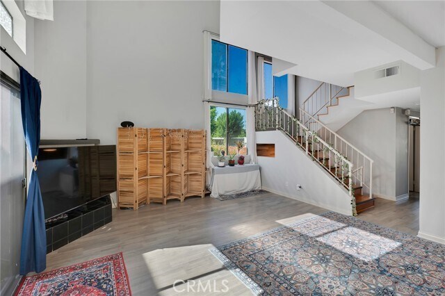 Foto principal - 6323 Reseda Blvd