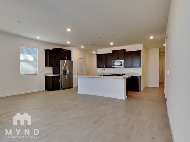 Building Photo - 16018 W Hackamore Dr