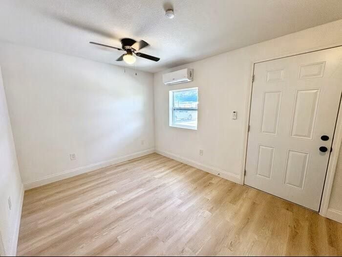 Foto del edificio - 4605 N Hubert Ave