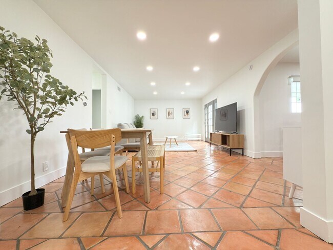 Foto del edificio - Luxury 3-Bedroom + Bonus Room Home in Gated Shadow Hills Community – Short & Long Term Available