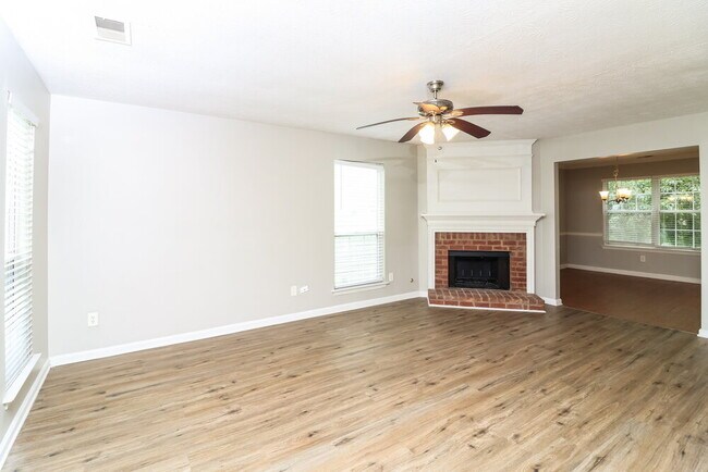 Foto del edificio - 1347 Ambercrest Way