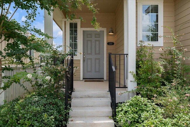 Building Photo - 330 Hortus Dr