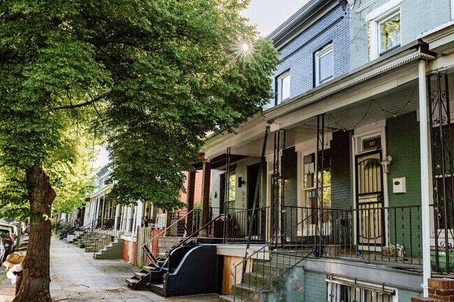 Building Photo - BEAUTIFULLY RENOVATED on the best block in Remington