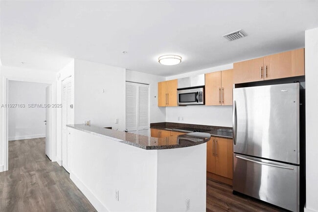 Building Photo - 300 S Biscayne Blvd