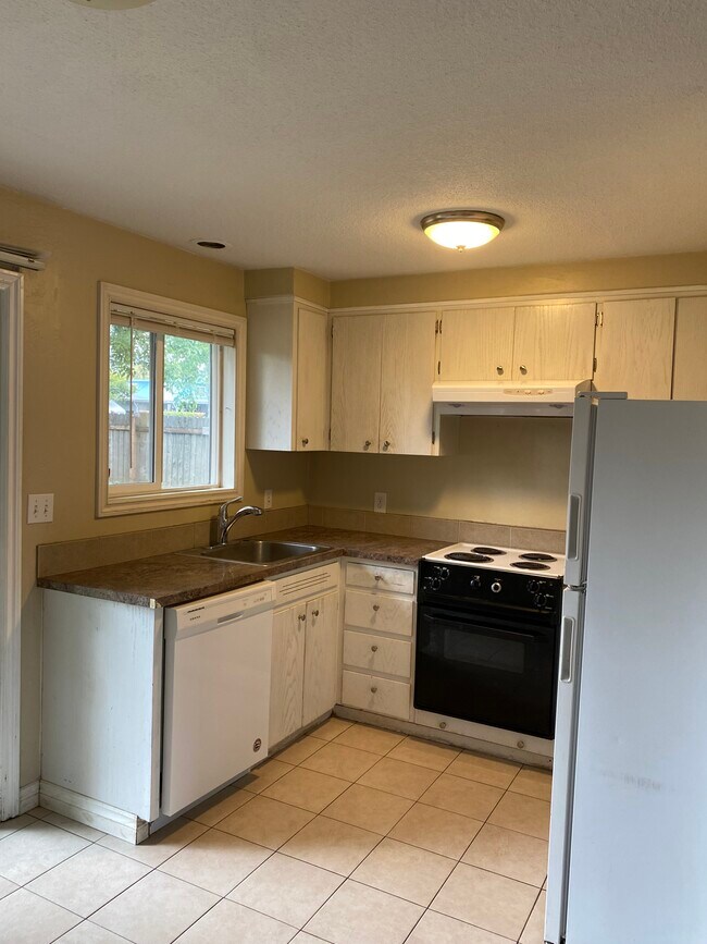 Cocina - 1990 W 17th Ave