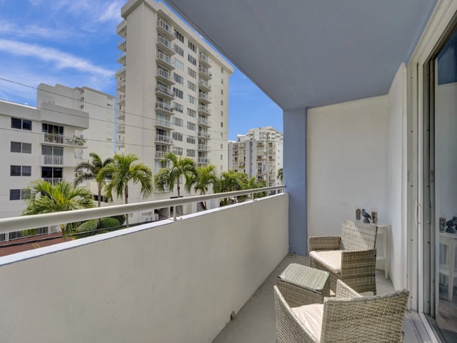 Foto del edificio - 1658 Bay Rd