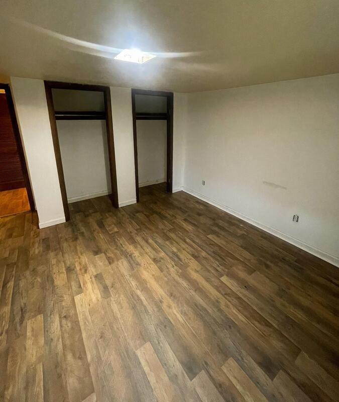 Foto del edificio - 317 Heaslett Ave