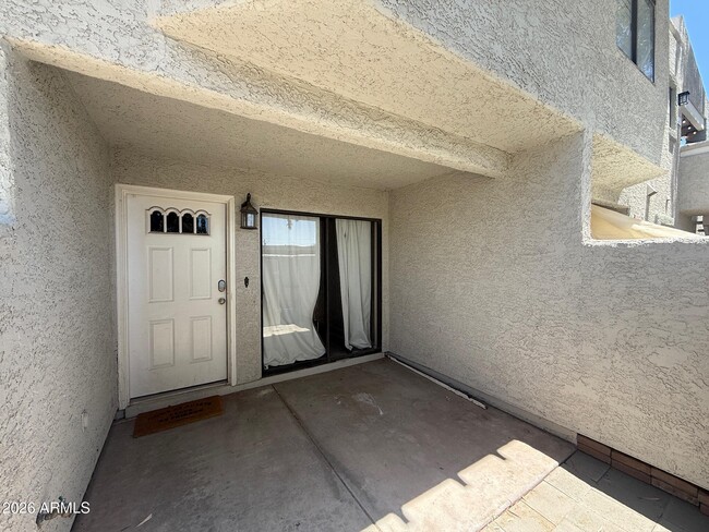 Building Photo - 850 S River Dr