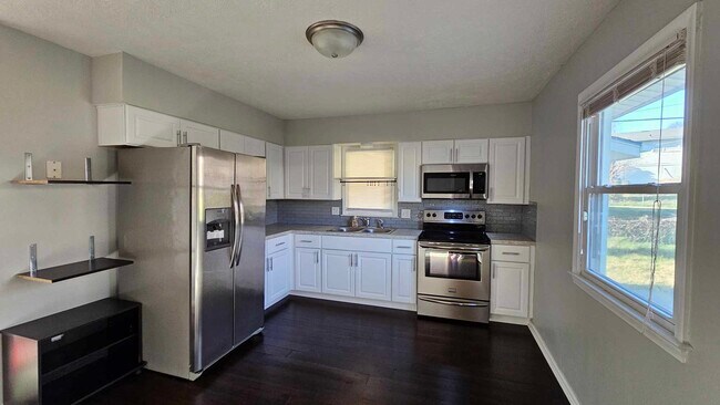 Kitchen - 6007 N 47th St