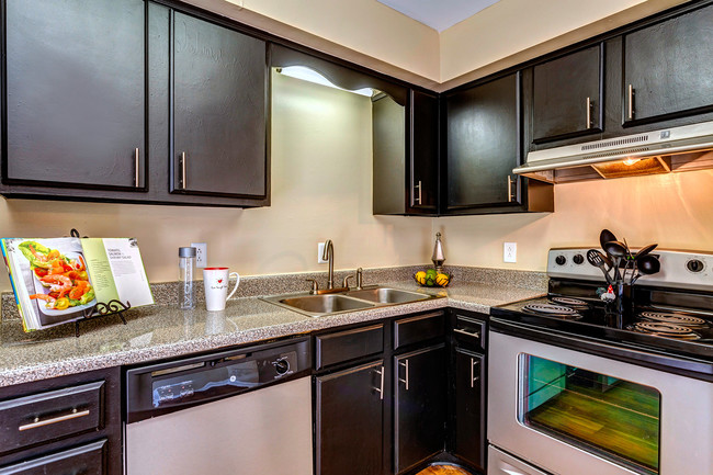 Building Photo - Jamestown Apartments