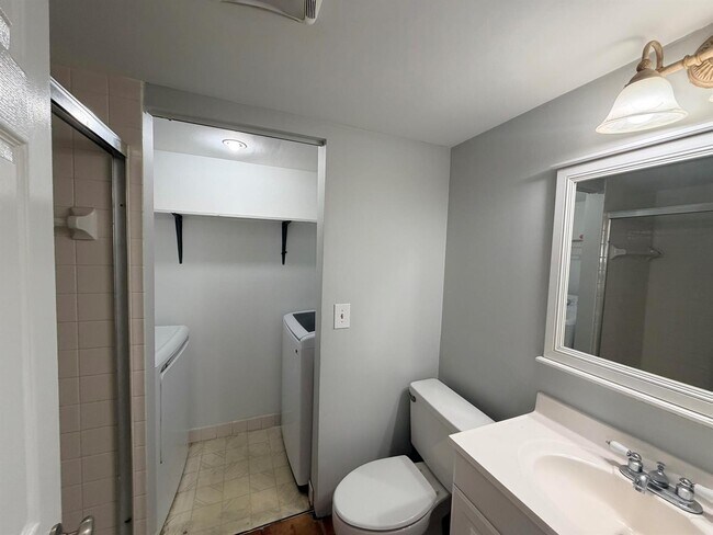 Building Photo - 37 Lake Arbor Dr