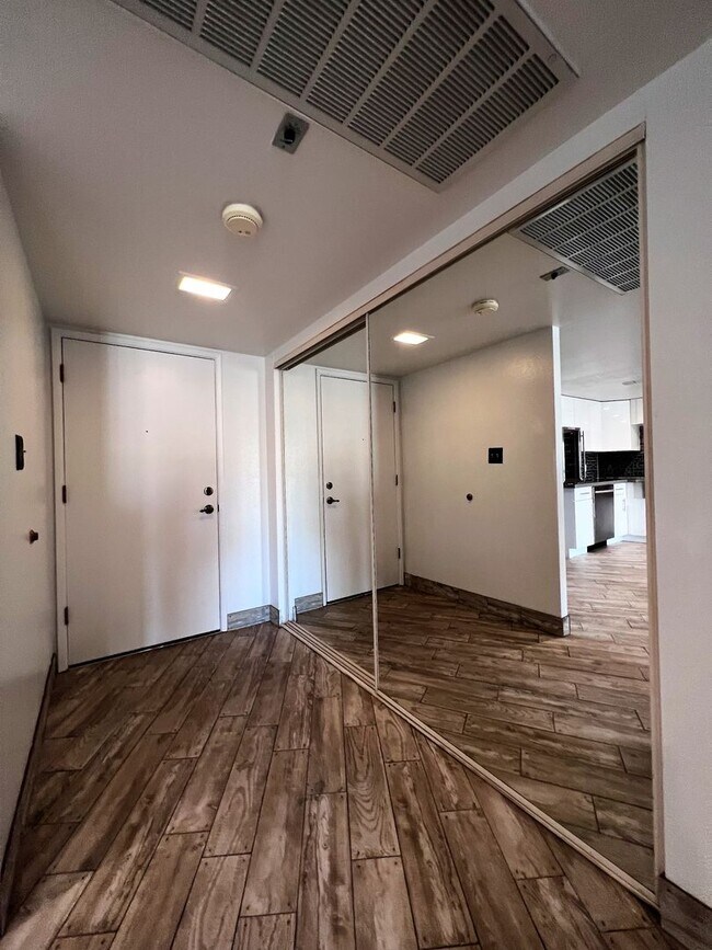 Foto del edificio - SCOTTSDALE SHADOWS LUXURY CONDO WITH AC, WATER INCLUDED AND 9 HOLE GOLF