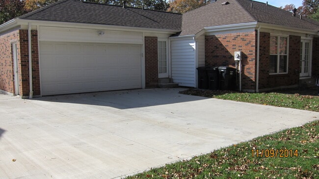 Rear-Entry Garage - 11195 Queensway Drive