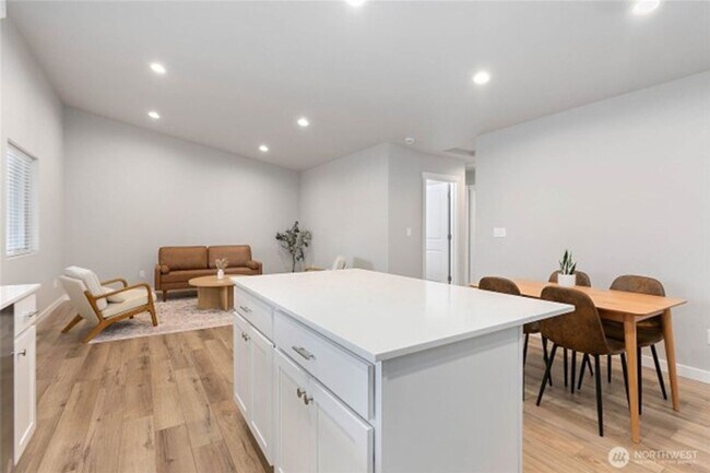 Foto del edificio - 310 Everson Rd