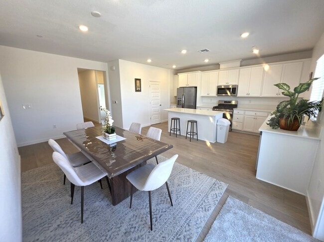 Building Photo - 12663 Snowy Owl Way