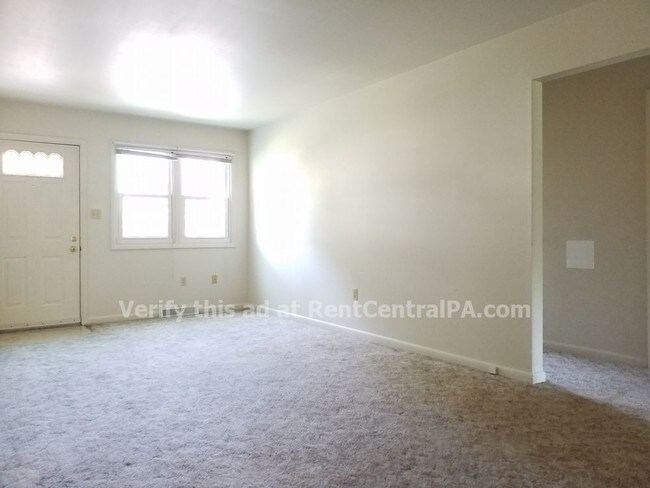 Building Photo - 10 E Front St Apt J
