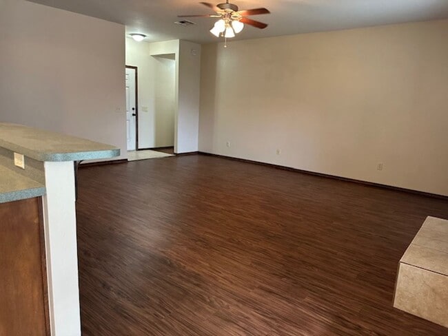 Building Photo - Open Plan - Mustang Schools - Great Neighb...