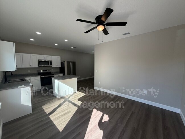 Foto del edificio - 1418 SE Magnolia Loop