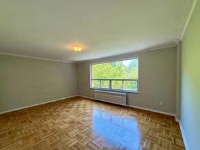 Building Photo - 1299 Bayview Av