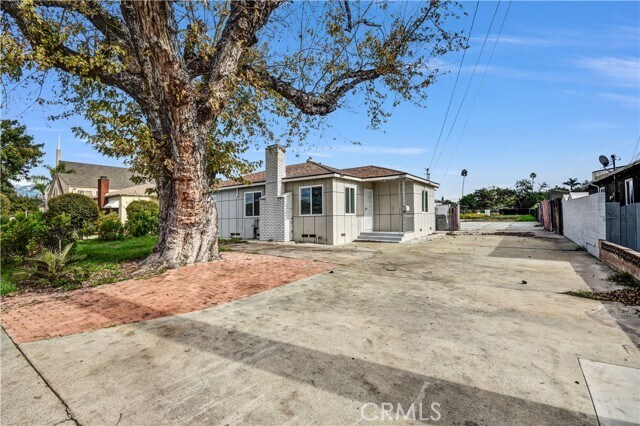 Foto del edificio - 12811 Oaks Ave