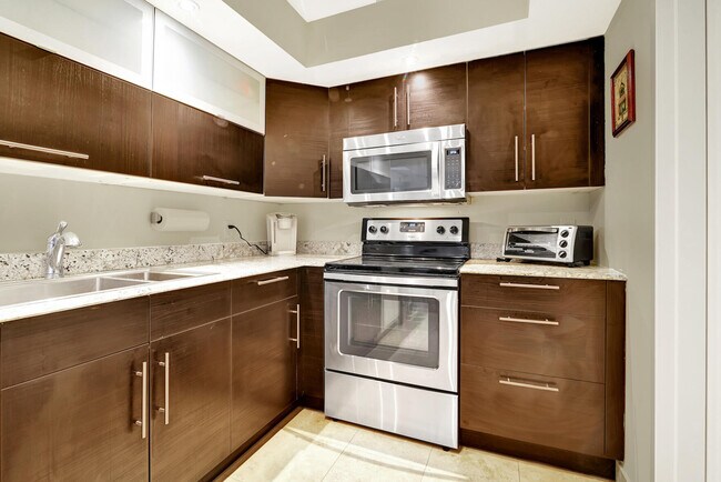 Building Photo - 6815 Willow Wood Dr