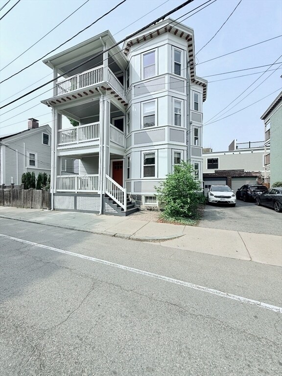 Primary Photo - 58 Seaverns Ave