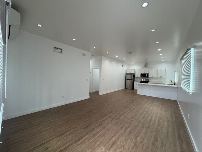 Foto del edificio - 9525 1/2 Juniper St