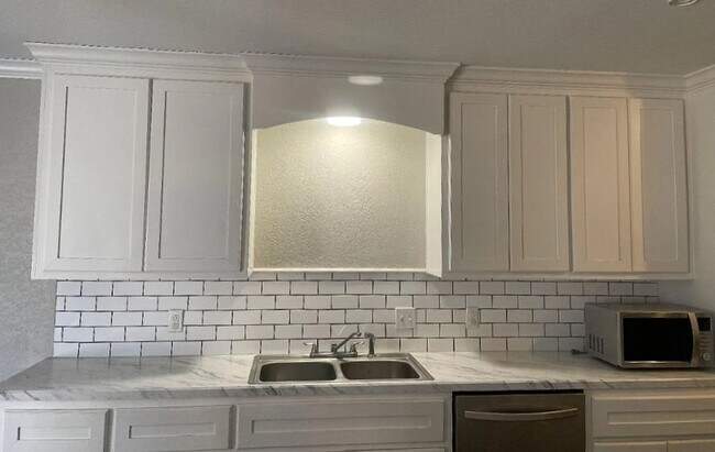 Foto del edificio - FOR LEASE - 3/2/2 North West Lubbock