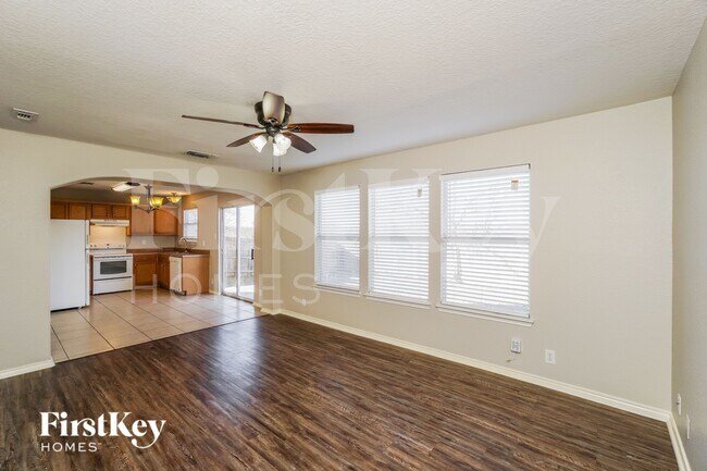 Foto del edificio - 6911 Autumn View