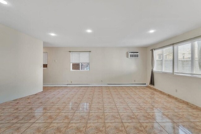 Building Photo - 226 49th St