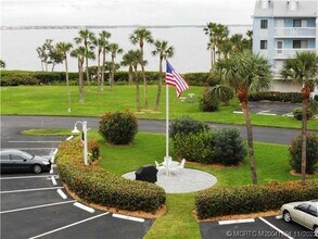 Building Photo - 40 NE Plantation Rd
