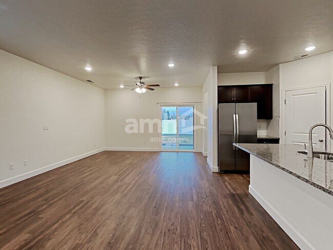 Foto del edificio - 5095 W Milliron Dr