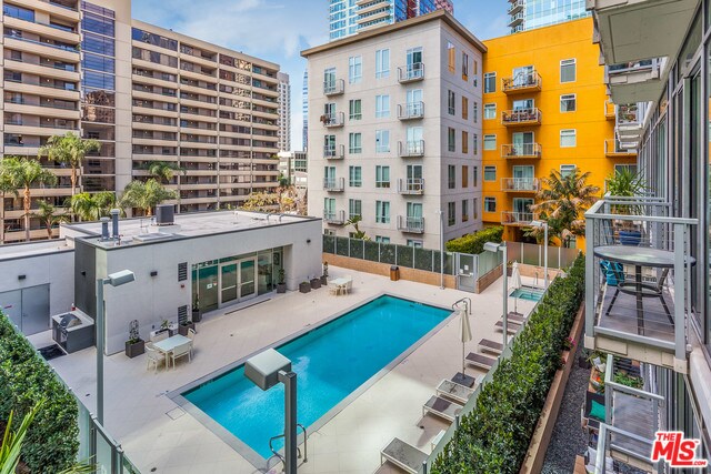 Foto principal - 645 W 9th St