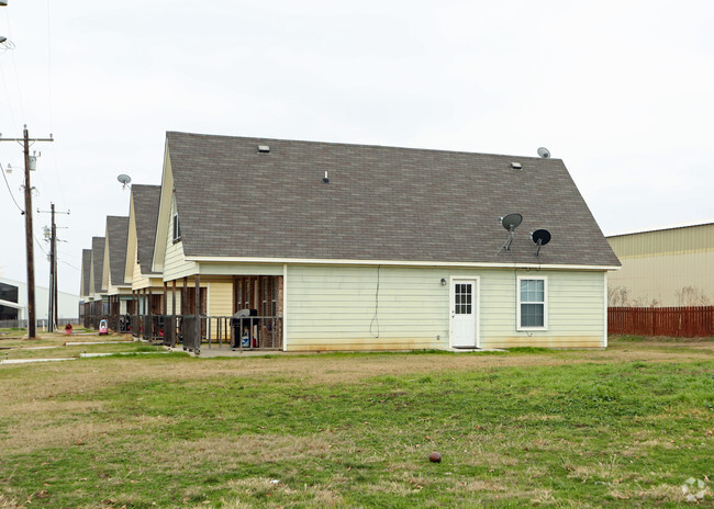 Foto del edificio - Hilltop Village