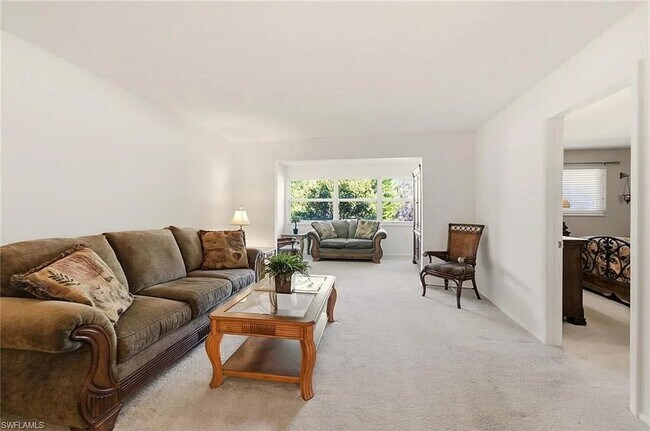 Foto del edificio - 101 Forest Lakes Blvd