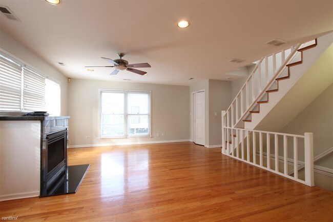 Foto del edificio - 3 br, 3 bath - 1435 N Mohawk St Apt Ch