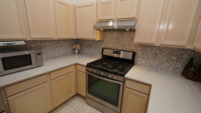 Building Photo - 3317 Stratford Ct