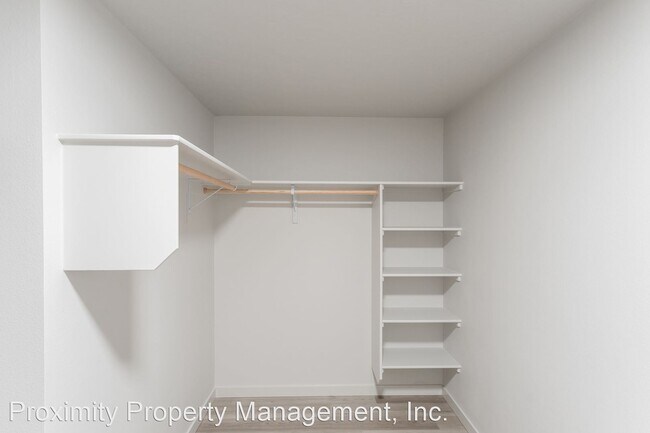 Building Photo - 3 br, 2.5 bath House - 1342 S. Goldking Way