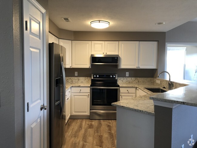 Building Photo - 1483 Fox Pointe Cir