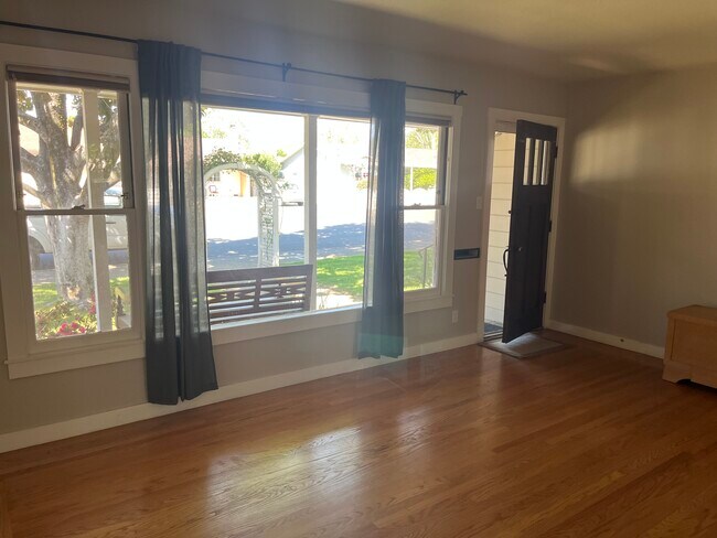 Entrada - 304 Dechene Ave