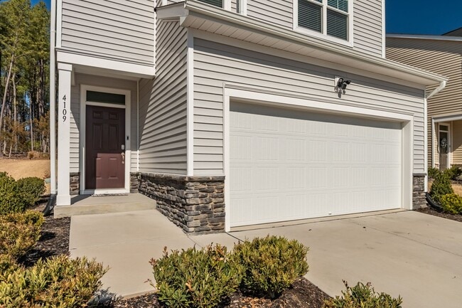 Building Photo - Bright, Spacious 3BR/2.5BA Home – Move-In Ready with Loft & Open Floor Plan