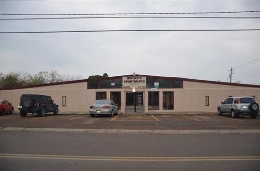 Primary Photo - 2820 E Plum St