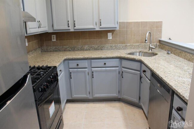 Building Photo - 240 Hidden Woods Ct