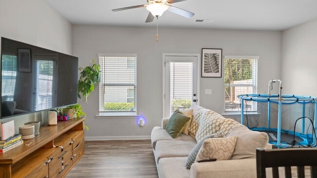 Foto del edificio - 585 McWilliams Rd SE